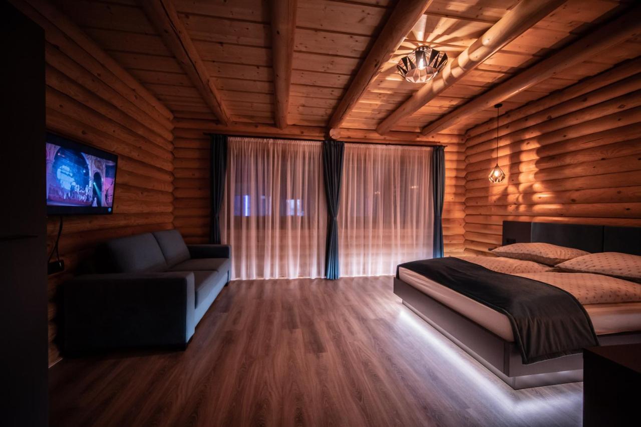 Mitosz Apartman Gyomaendrod Bagian luar foto
